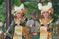 legong dance at batubulan